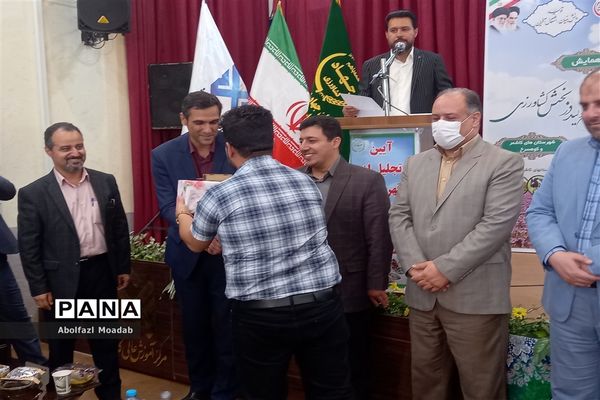 تجلیل از تولیدکنندگان بخش کشاورزی کاشمر و کوهسرخ