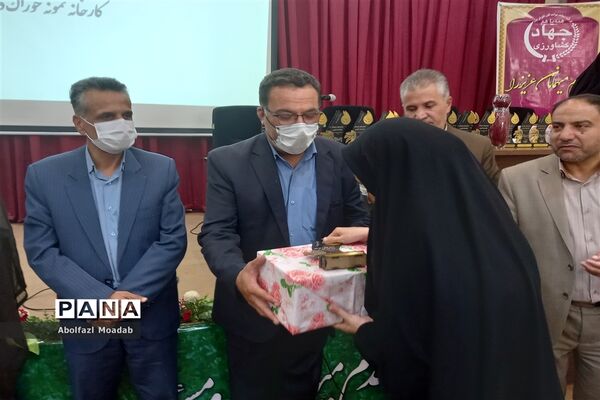 تجلیل از تولیدکنندگان بخش کشاورزی کاشمر و کوهسرخ
