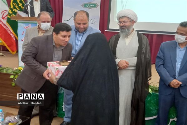 تجلیل از تولیدکنندگان بخش کشاورزی کاشمر و کوهسرخ