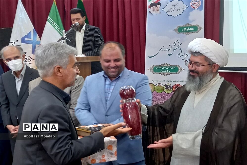 تجلیل از تولیدکنندگان بخش کشاورزی کاشمر و کوهسرخ