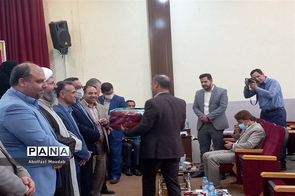 تجلیل از تولیدکنندگان بخش کشاورزی کاشمر و کوهسرخ