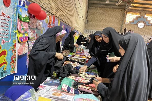 تجمع خانوادگی دانش‌آموزان پیشتاز دبیرستان تشکیلاتی وحدت در جشنواره طهورا