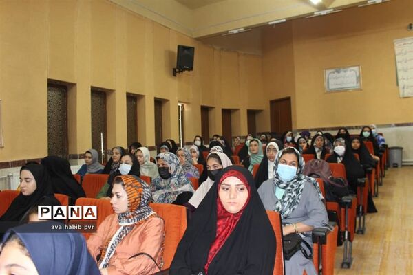مراسم تجلیل از برگزیدگان مسابقات قرآن و عترت و نماز