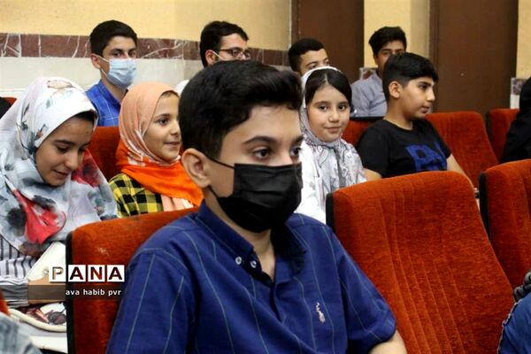 مراسم تجلیل از برگزیدگان مسابقات قرآن و عترت و نماز