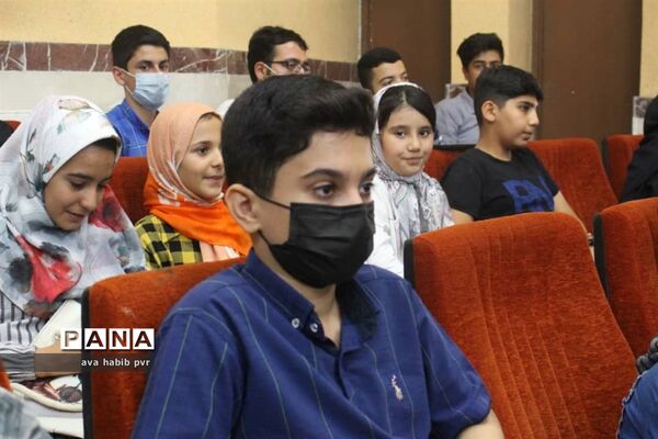 مراسم تجلیل از برگزیدگان مسابقات قرآن و عترت و نماز