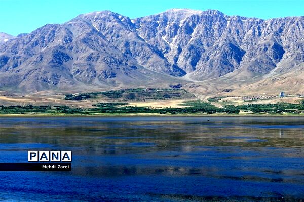 هنر آفرینی خداوند در طبیعت  تالاب چغاخور در چهار محال و بختیاری