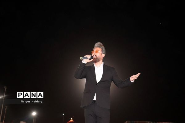 جشن بزرگ غدیر با اجرای سرود سلام فرمانده در امیدیه