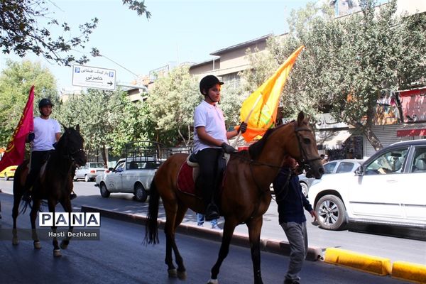 بازدید آیت‌آله دژکام، نماینده ولی فقیه در فارس و تولیت آستان شاهچراغ (ع) از موکب‌های سازمان دانش‌آموزی در حرم مطهر شاهچراغ (ع)