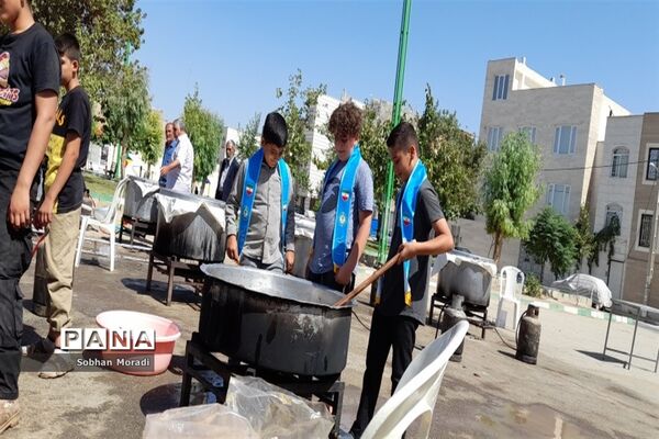پخش 2500 غذا به مهمانان حضرت علی (ع) در شهرستان قرچک