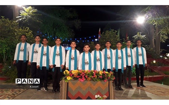 اجرای گروه سرود عطر انتظار در قاب شبکه جهان بین