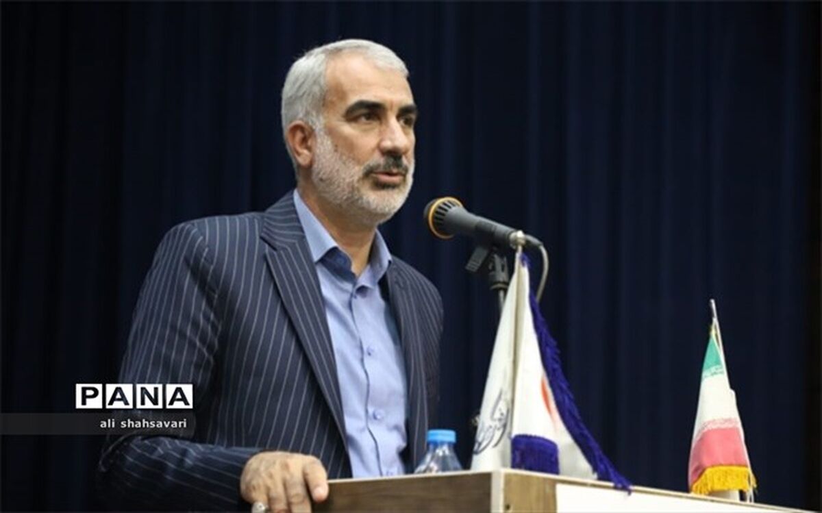 معلمان با تربیت آینده‌سازان ایران برای استقلال کشور نقش آفرینی می کنند