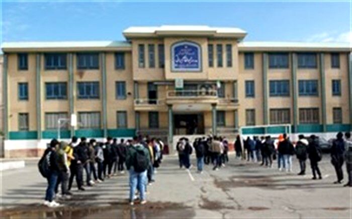 در صورت مستقل شدن آموزش و پرورش فردیس، چهار مدرسه از کرج به فردیس منتقل می‌شود