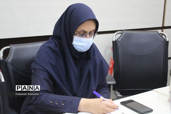نشست هم‌اندیشی دانش‌آموزان تراز انقلاب اسلامی استان بوشهر
