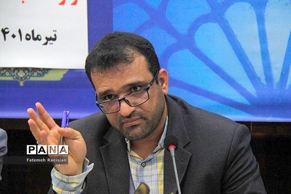 نشست هم‌اندیشی دانش‌آموزان تراز انقلاب اسلامی استان بوشهر