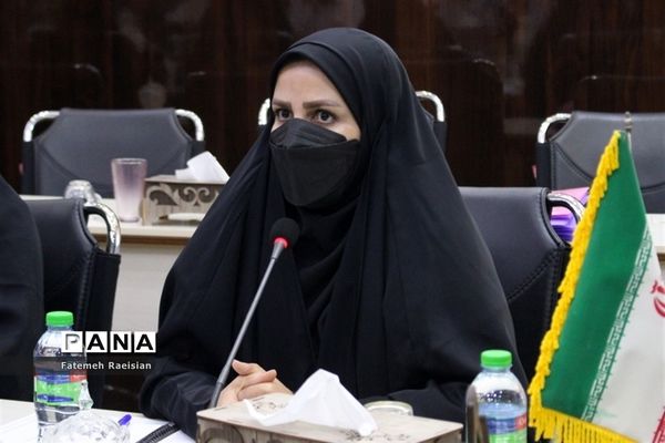 نشست هم‌اندیشی دانش‌آموزان تراز انقلاب اسلامی استان بوشهر