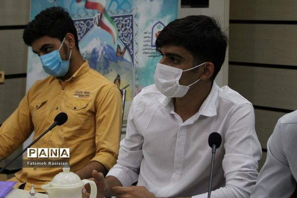 نشست هم‌اندیشی دانش‌آموزان تراز انقلاب اسلامی استان بوشهر