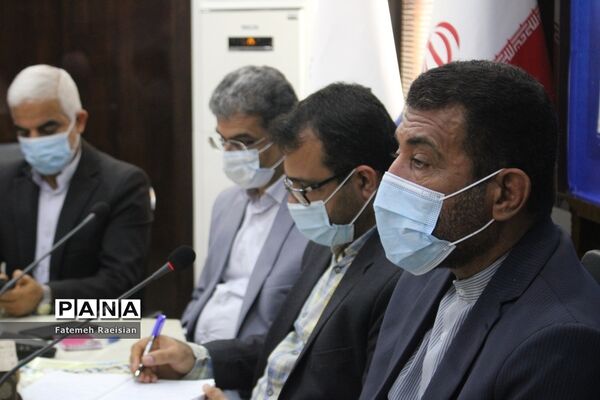 نشست هم‌اندیشی دانش‌آموزان تراز انقلاب اسلامی استان بوشهر