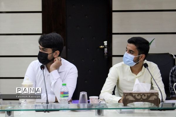 نشست هم‌اندیشی دانش‌آموزان تراز انقلاب اسلامی استان بوشهر