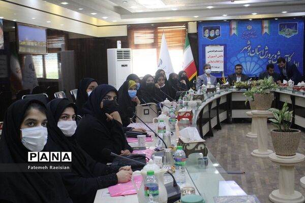 نشست هم‌اندیشی دانش‌آموزان تراز انقلاب اسلامی استان بوشهر