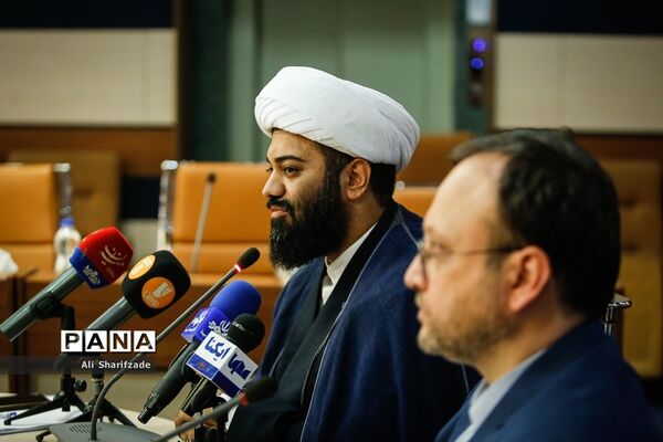 نشست خبری تشریح برنامه‌های بیستمین رویداد عطر سیب