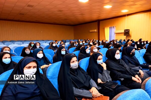 مراسم تجلیل از تلاشگران ماندگار ۳ در آموزش و پرورش امیدیه