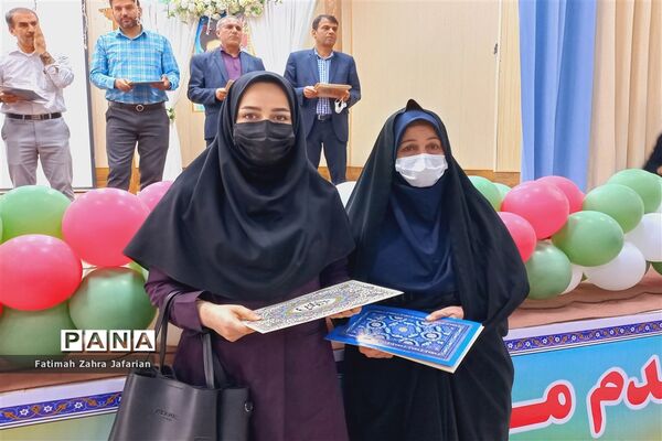 مراسم تجلیل از تلاشگران ماندگار ۳ در آموزش و پرورش امیدیه