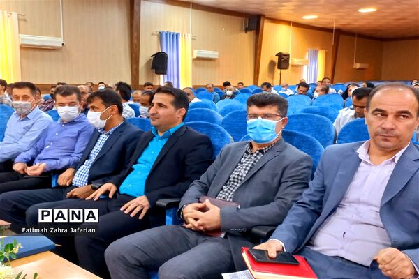 مراسم تجلیل از تلاشگران ماندگار ۳ در آموزش و پرورش امیدیه