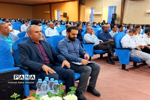 مراسم تجلیل از تلاشگران ماندگار ۳ در آموزش و پرورش امیدیه