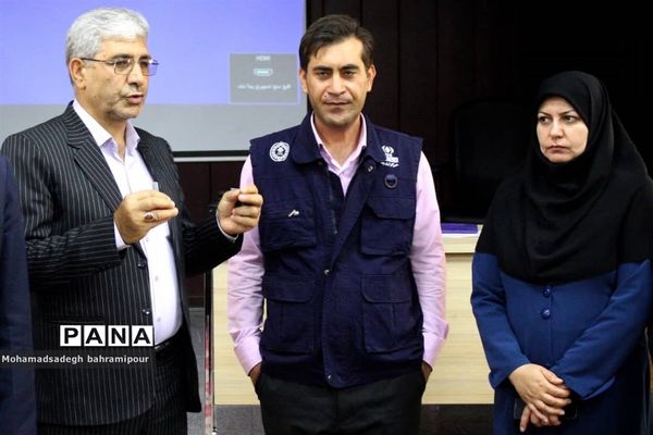 بازدید رئیس سازمان دانش‌آموزی کهگیلویه و بویراحمد از کلاس‌های خبرنگاری پایگاه‌های اوقات فراغت تابستان