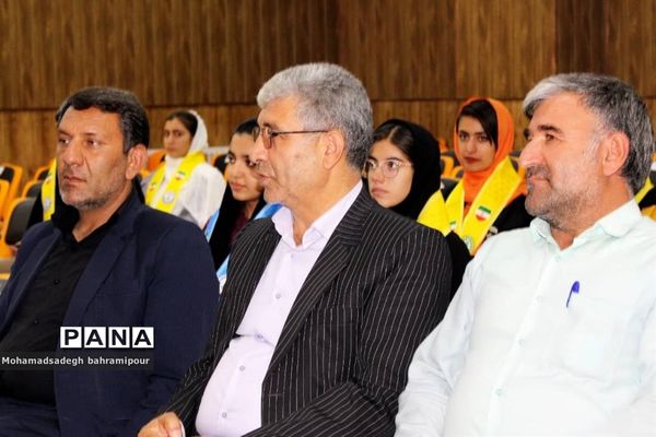 بازدید رئیس سازمان دانش‌آموزی کهگیلویه و بویراحمد از کلاس‌های خبرنگاری پایگاه‌های اوقات فراغت تابستان