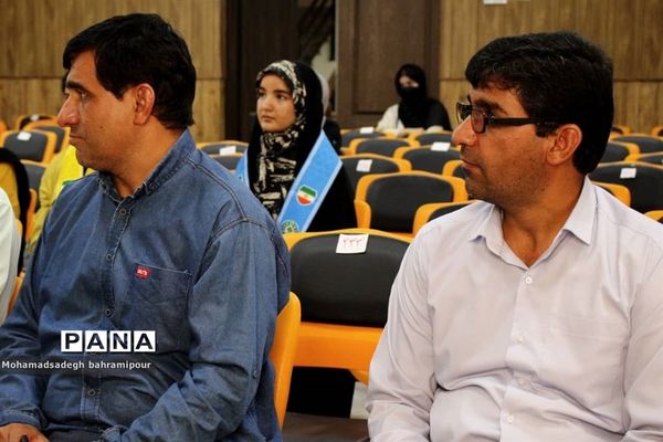 بازدید رئیس سازمان دانش‌آموزی کهگیلویه و بویراحمد از کلاس‌های خبرنگاری پایگاه‌های اوقات فراغت تابستان