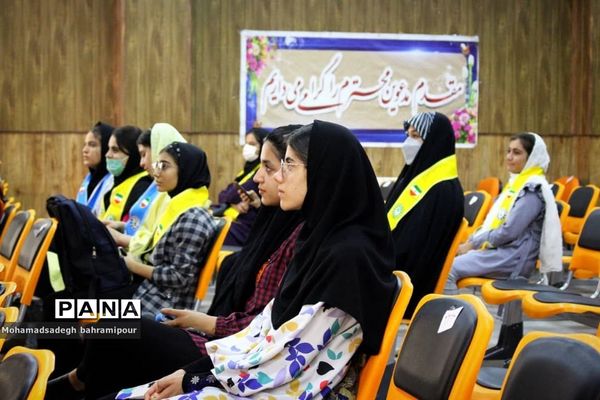 بازدید رئیس سازمان دانش‌آموزی کهگیلویه و بویراحمد از کلاس‌های خبرنگاری پایگاه‌های اوقات فراغت تابستان