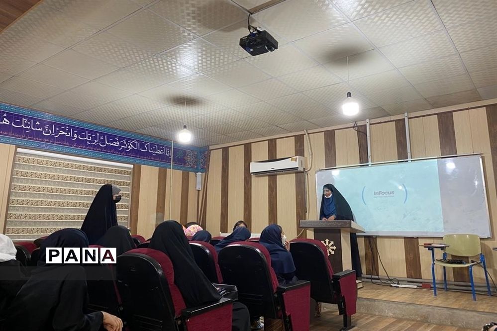 برگزاری کرسی آزاد اندیشی در دبیرستان فرزانگان ناحیه یک کرج