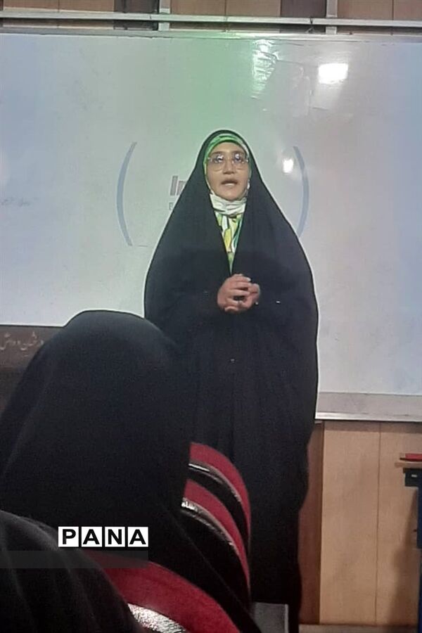 برگزاری کرسی آزاد اندیشی در دبیرستان فرزانگان ناحیه یک کرج