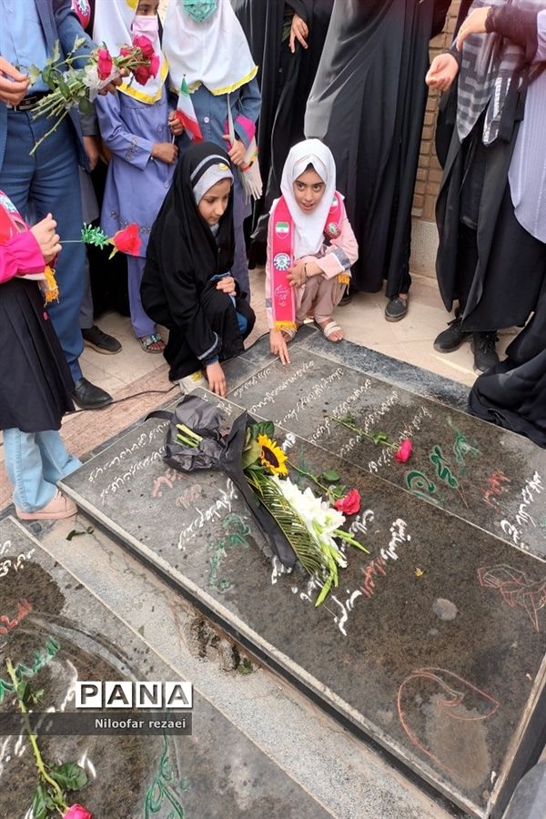 گلباران مزار شهدای مرصاد در پاکدشت