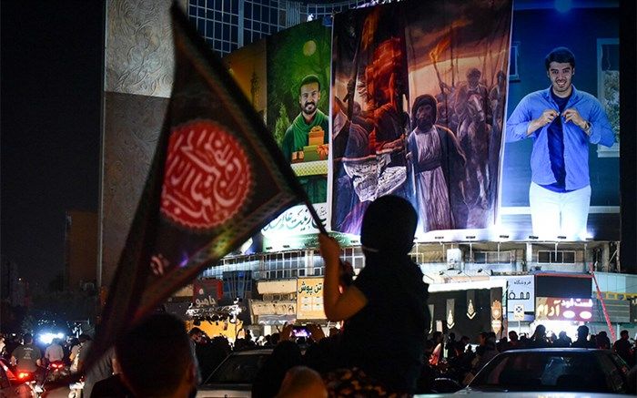 دیوارنگاره میدان ولیعصر (عج) رنگ و بوی محرم می‌گیرد