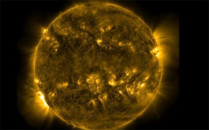 طوفان خورشیدی به زمین رسید