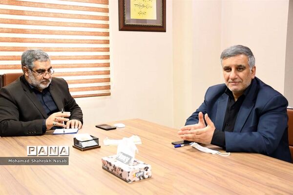 دیدار نمایندگان دهمین دوره مجلس دانش‌آموزی با مدیرکل آموزش و پرورش خوزستان
