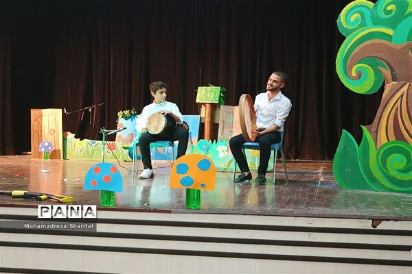 اجرای نمایش شاد و موزیکال توسط کودکان و نوجوانان در شهرستان امیدیه