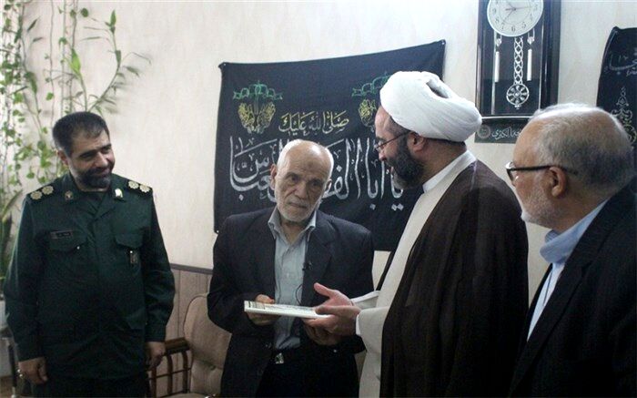 آیین تکریم «یک عمر نوکری» در قم برگزار شد