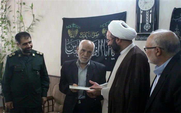 آیین تکریم «یک عمر نوکری» در قم برگزار شد