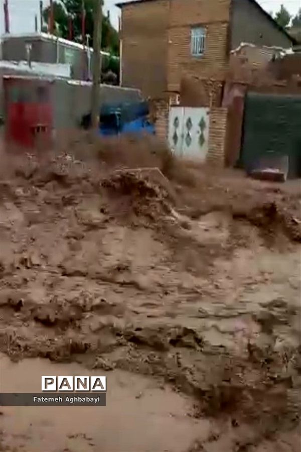 امداد‌رسانی به مردم سیل‌زده روستای بارده شهرستان بن