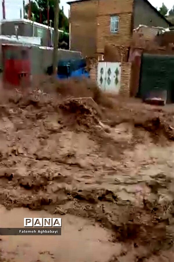 امداد‌رسانی به مردم سیل‌زده روستای بارده شهرستان بن