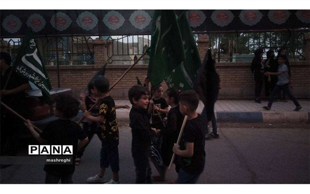 برگزاری مراسم آیینی پرچم به‌دستان و بیرق‌داران ندای محرم  نوش‌آباد/  فیلم