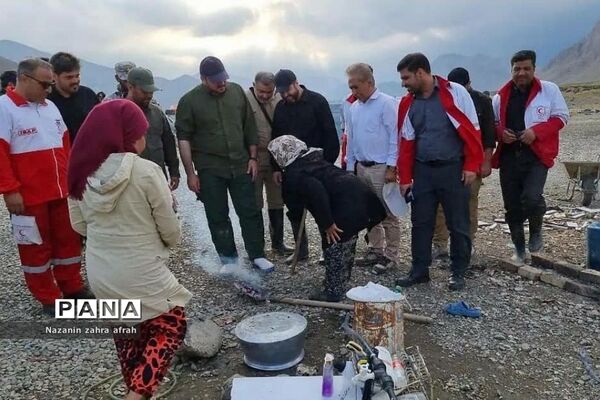 بازدید هوایی استاندار تهران از عشایر سیل‌زده  دشت لار رودهن