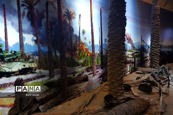 بازدید دانش‌آموزان دختر منطقه ۱۳  از موزه ملی دفاع مقدس