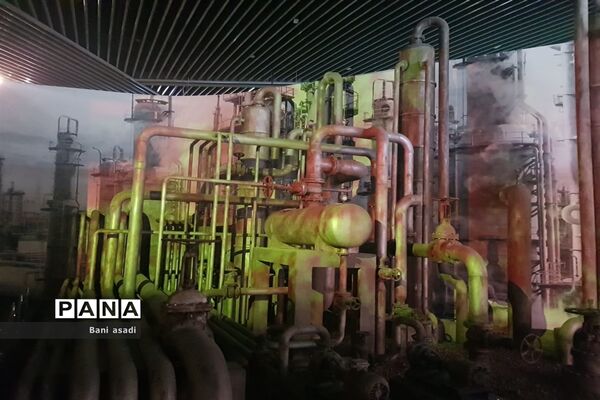 بازدید دانش‌آموزان دختر منطقه ۱۳  از موزه ملی دفاع مقدس