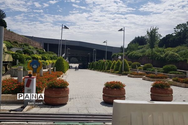بازدید دانش‌آموزان دختر منطقه ۱۳  از موزه ملی دفاع مقدس