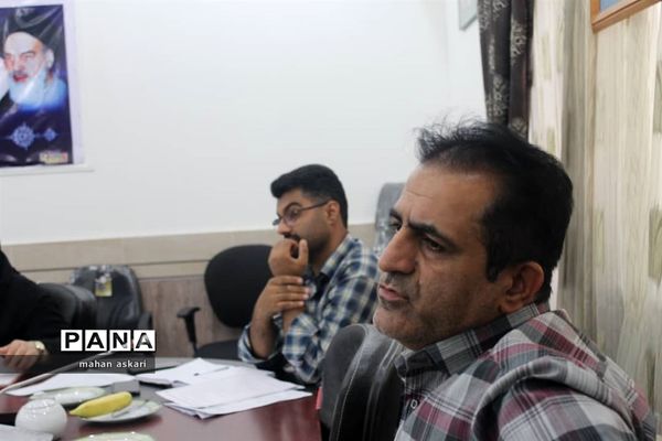 نشست مدیران مدارس متوسطه اول در گلوگاه