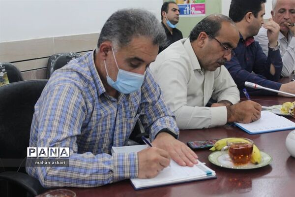 نشست مدیران مدارس متوسطه اول در گلوگاه
